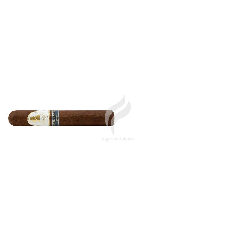 DAVIDOFF-WINSTON CHURCHILL - ROBUSTO - 2019-Stick-8294